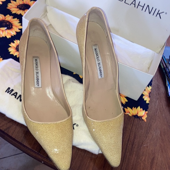 Manolo Blahnik Shoes - Manolo blahnik kitten heels